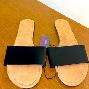 NWT Charles Albert sandals 